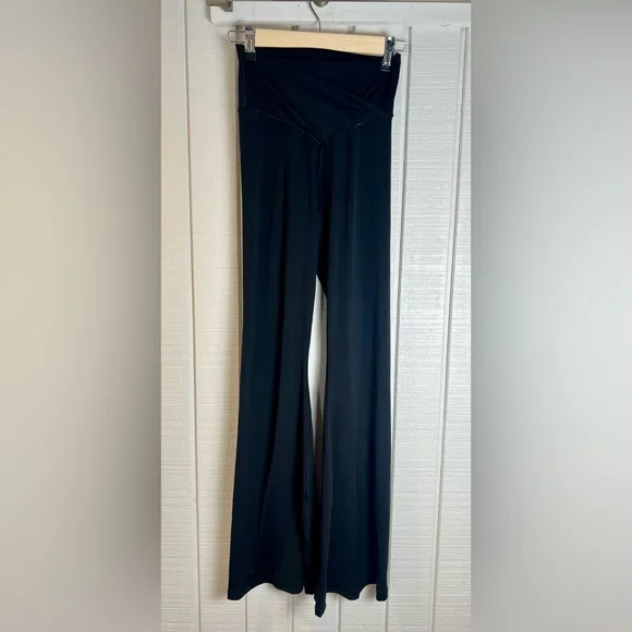 OFFLINE by, Aerie REAL ME FLARE HIGH RISE
Black Leggings Size Med - Picture 2 of 8